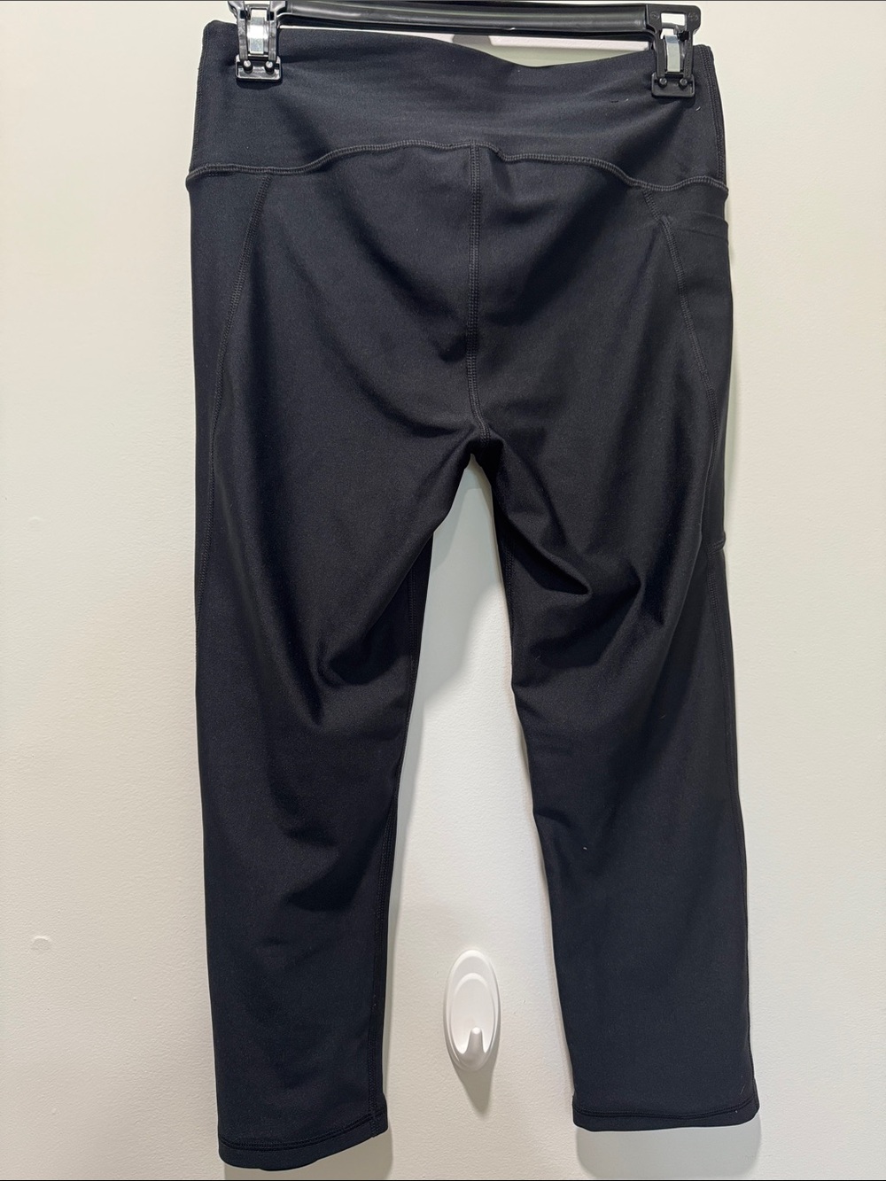 Under Armour Black Capri Leggings with Side Pocket | Great Condition - Picture 3 of 5